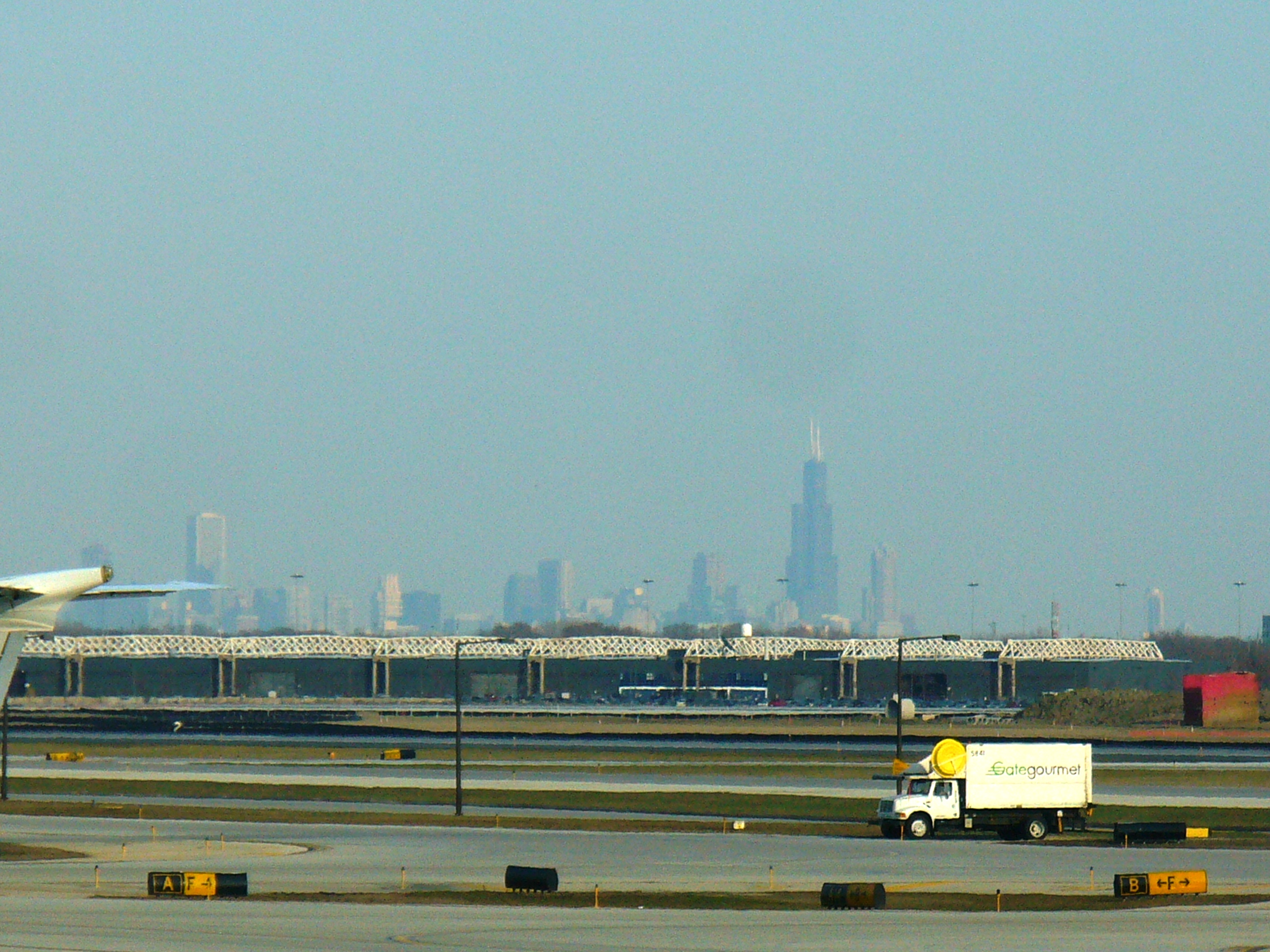 Chicago skyline from O'Hare (Daniel Jeffries), April 6, 2008